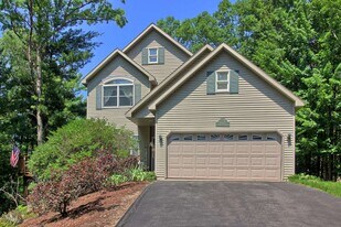 4440 Ground Pine Trail in Traverse City, MI - Building Photo