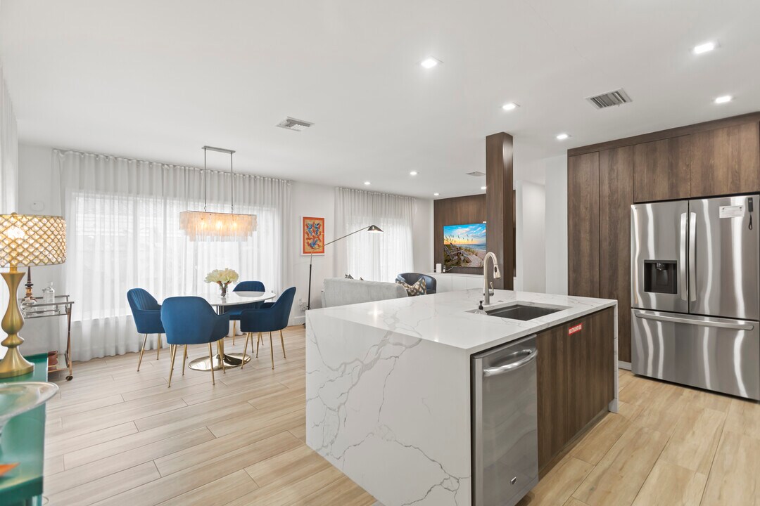 1736 NE 18th St in Fort Lauderdale, FL - Foto de edificio