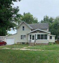 515 NE 1st St in Eagle Grove, IA - Foto de edificio - Building Photo