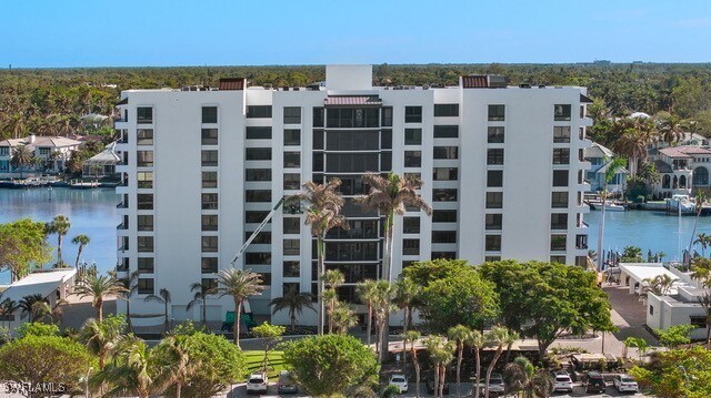 property at 2400 Gulf Shore Blvd N
