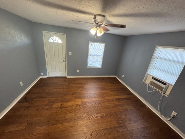 1700 Avenue H in Bay City, TX - Building Photo - Building Photo