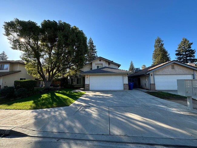 1171 E Goshen Ave in Fresno, CA - Foto de edificio - Building Photo