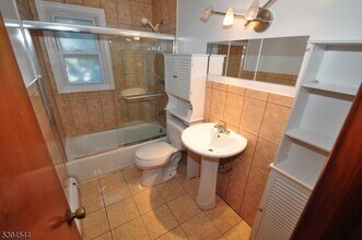 23 Gleeson Dr in Clifton, NJ - Building Photo - Building Photo