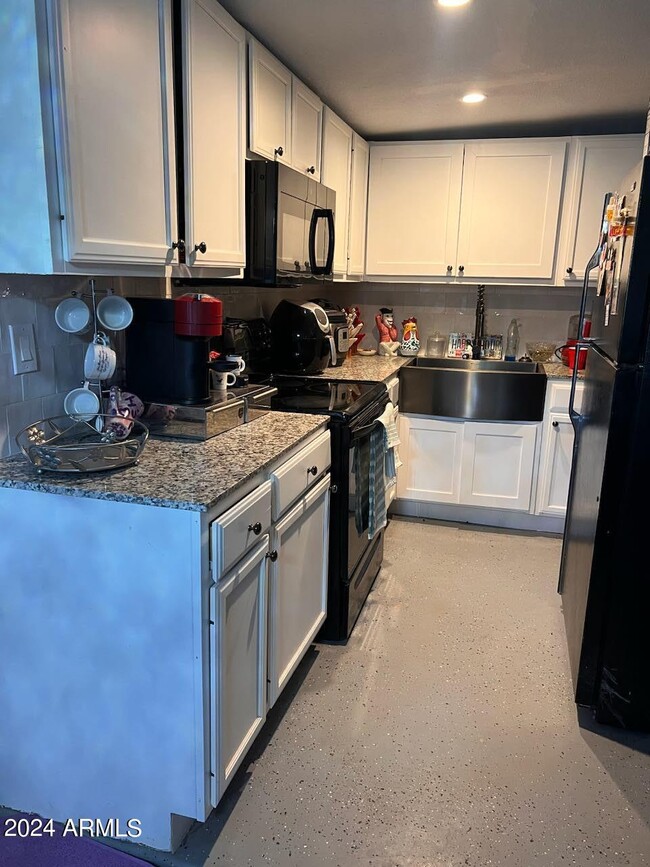 property at 9360 S Hahn St