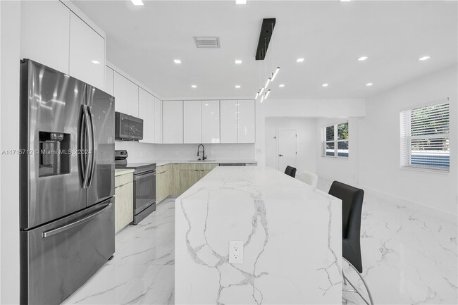 720 SW 60th Ave in Miami, FL - Building Photo - Building Photo