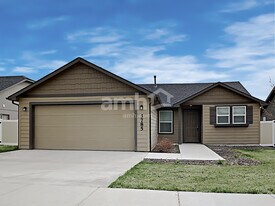 3785 S Windy Ridge Dr in Nampa, ID - Building Photo