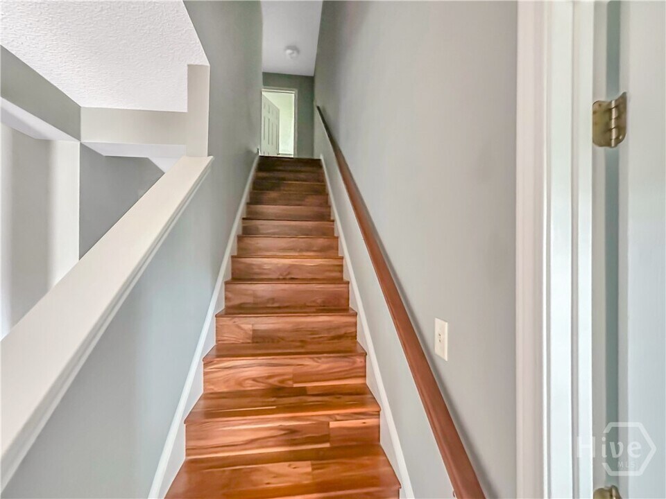 9 Falkland Ave in Savannah, GA - Building Photo