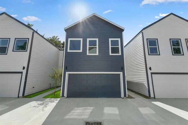 855 S Victory Dr in Houston, TX - Building Photo - Building Photo