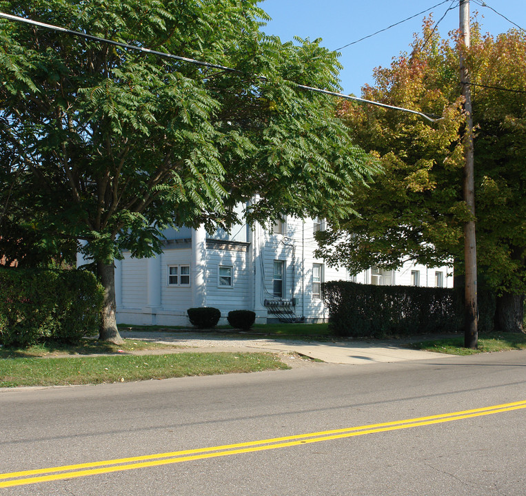 126 3rd St SE in Massillon, OH - Building Photo