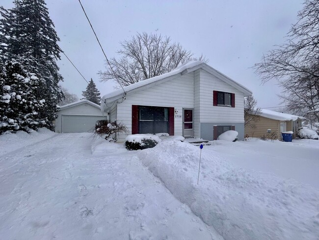 property at 2728 Vassar Dr SE