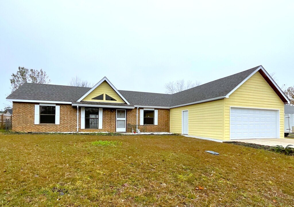 114 Clarence Ave in New Llano, LA - Building Photo