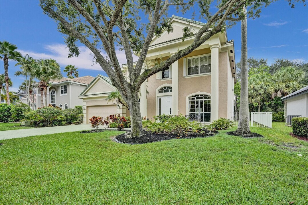 10442 NW 60th Pl in Parkland, FL - Building Photo