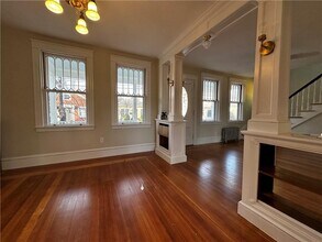 100 Maple Ave in Barrington, RI - Building Photo - Building Photo