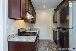 33 Walbridge St, Unit 7 in Boston, MA - Building Photo