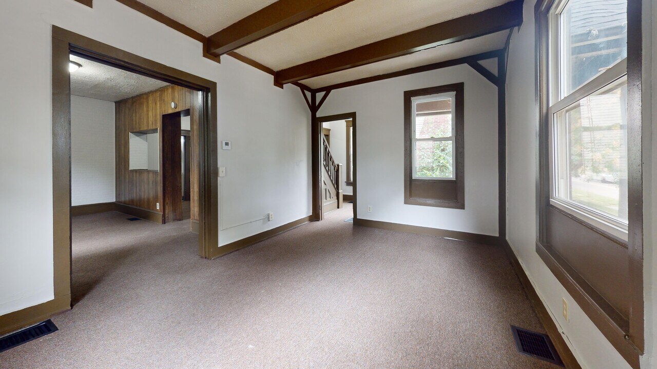 1137 7th St NW in Canton, OH - Foto de edificio