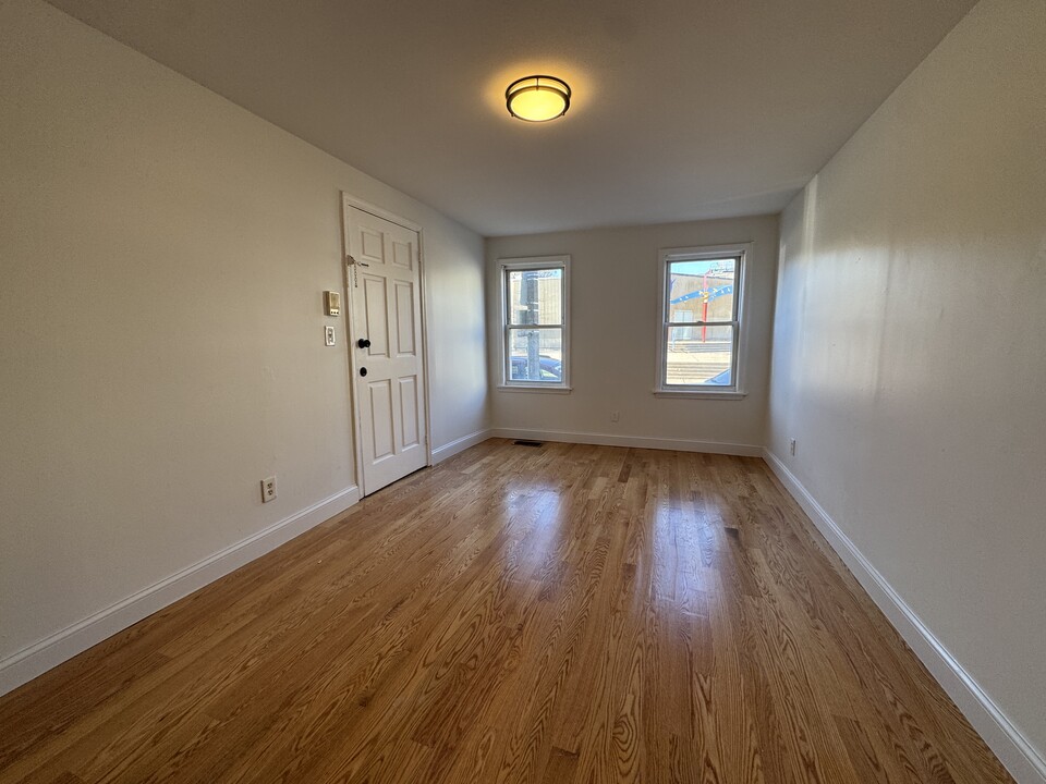 205 D St, Unit # 1 in Boston, MA - Foto de edificio