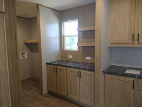 5507 Annette St in Zephyrhills, FL - Building Photo - Building Photo