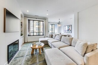 323 S Racine Ave in Chicago, IL - Building Photo - Building Photo