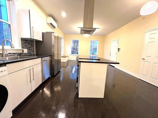 33 Conklin St, Unit 1 in Poughkeepsie, NY - Foto de edificio - Building Photo