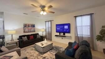 9024 Shadow Mountain St in Four Corners, FL - Building Photo