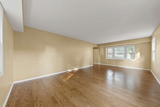 1121 Belmar Ln in Buffalo Grove, IL - Building Photo - Building Photo