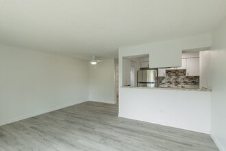 Images Garden View Apartments in Vancouver, WA - Foto de edificio - Interior Photo