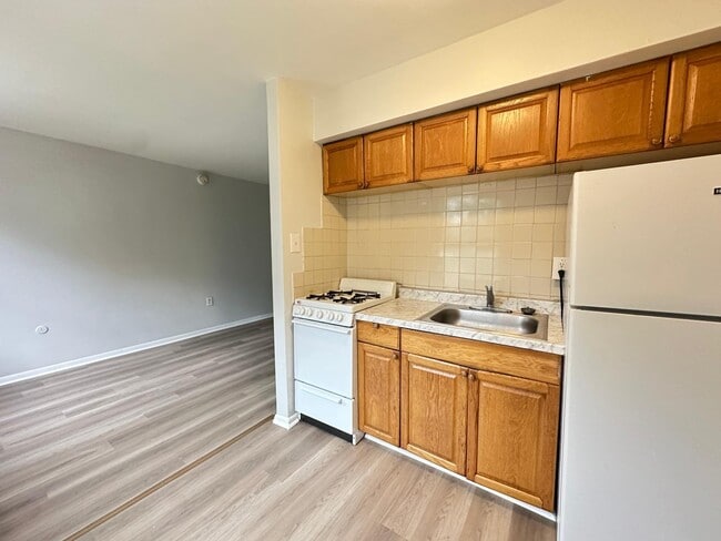 7131 Marshall Rd in Upper Darby Township, PA - Building Photo - Building Photo