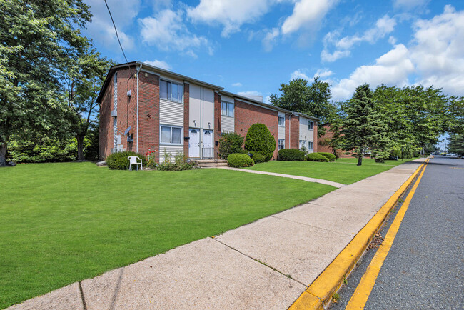 Lakeview Place in Brick, NJ - Foto de edificio - Building Photo