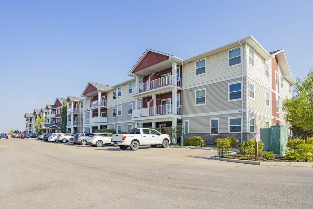 Coal Trail Residences in High River, AB - Building Photo