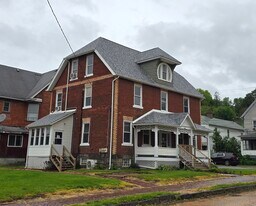499 E High St in Kittanning, PA - Building Photo