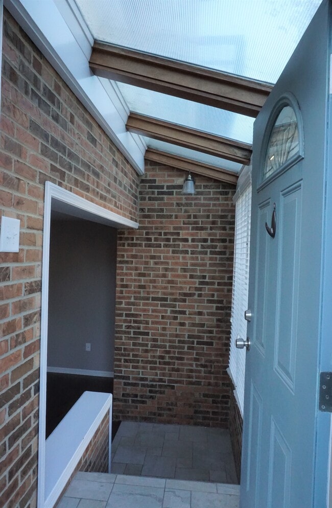 114 Pinewood Dr in Plymouth, MI - Foto de edificio - Building Photo