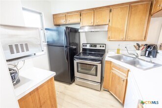 430 Lindsey St in San Marcos, TX - Building Photo - Building Photo