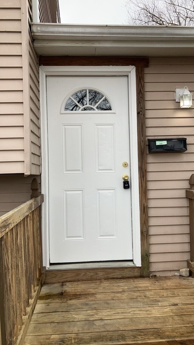 105 Woodard Dr in Englewood, OH - Building Photo - Building Photo