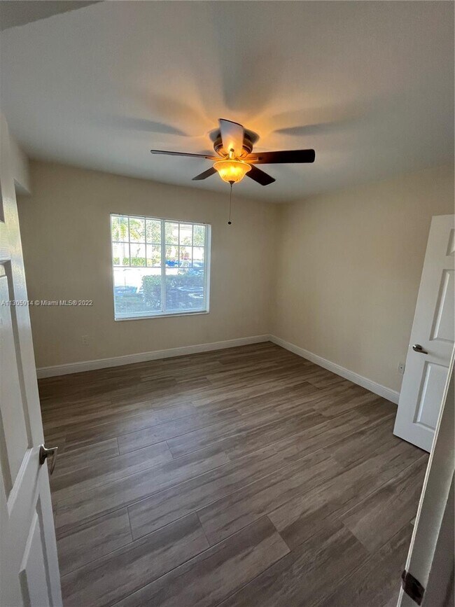 6492 Emerald Dunes Dr-Unit -103 in Royal Palm Beach, FL - Building Photo - Building Photo