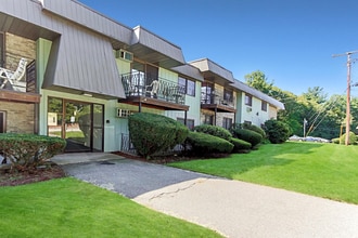 2 Strawberry Bank Rd in Nashua, NH - Building Photo - Building Photo