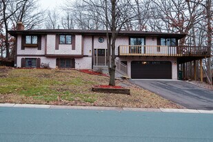 1244 Carlson Lake Ln in Eagan, MN - Building Photo