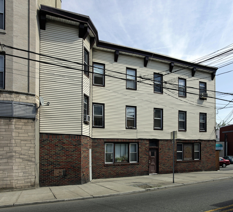 676 Summit Ave in Jersey City, NJ - Building Photo