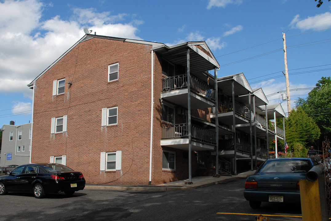 344 Grand Ave in Leonia, NJ - Building Photo