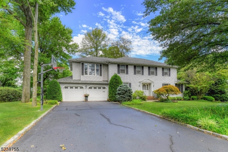 11 Burgess Ct in Westfield, NJ - Foto de edificio