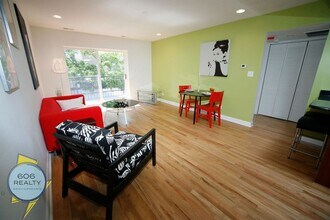 6954 N Greenview Ave in Chicago, IL - Building Photo - Building Photo