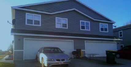 2702-2754 Deerfield Dr in West Bend, WI - Foto de edificio - Building Photo