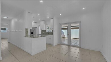 3264 SW 7th St in Miami, FL - Building Photo - Building Photo