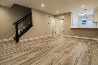 2744 Briarhurst Dr in Houston, TX - Building Photo - Building Photo
