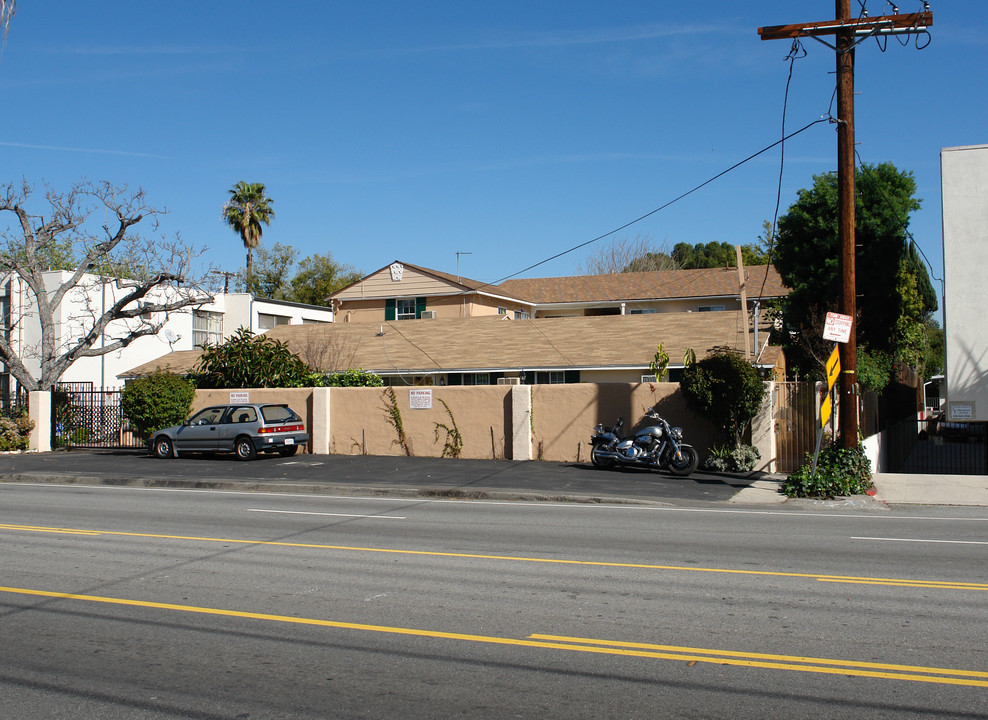 4918 Cahuenga Blvd in North Hollywood, CA - Building Photo