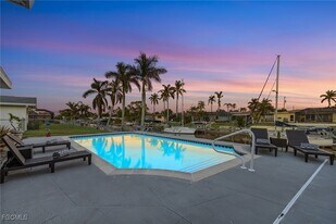 2823 SE 18th Ave in Cape Coral, FL - Building Photo