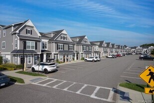 104 Sutton Ct in Mount Sinai, NY - Building Photo