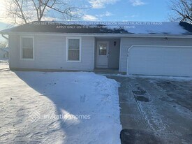 416 Deerpath Dr in Lindenhurst, IL - Building Photo