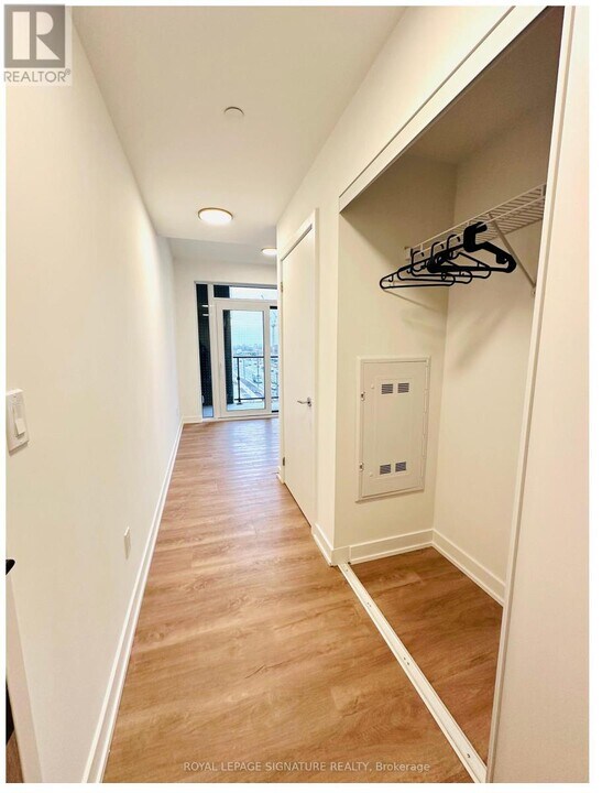 1007 The Queensway in Toronto, ON - Building Photo