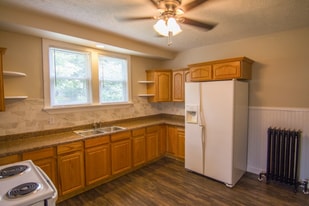 4015 Church St in Kirtland, OH - Building Photo