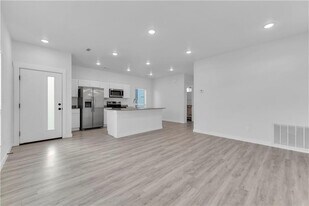 960 Illinois Ave in Bentonville, AR - Building Photo